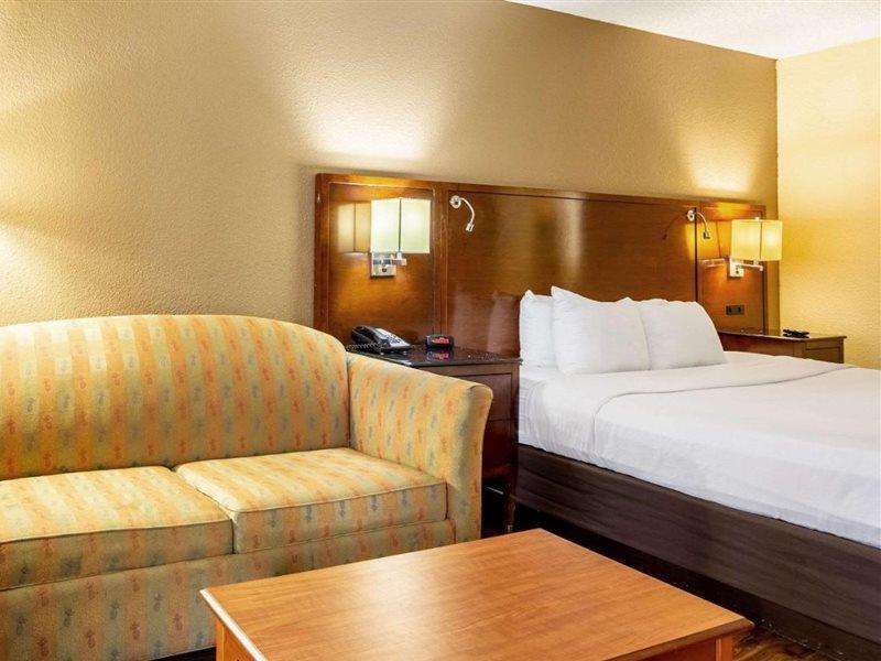 Econo Lodge Naval Station Norfolk Eksteriør billede