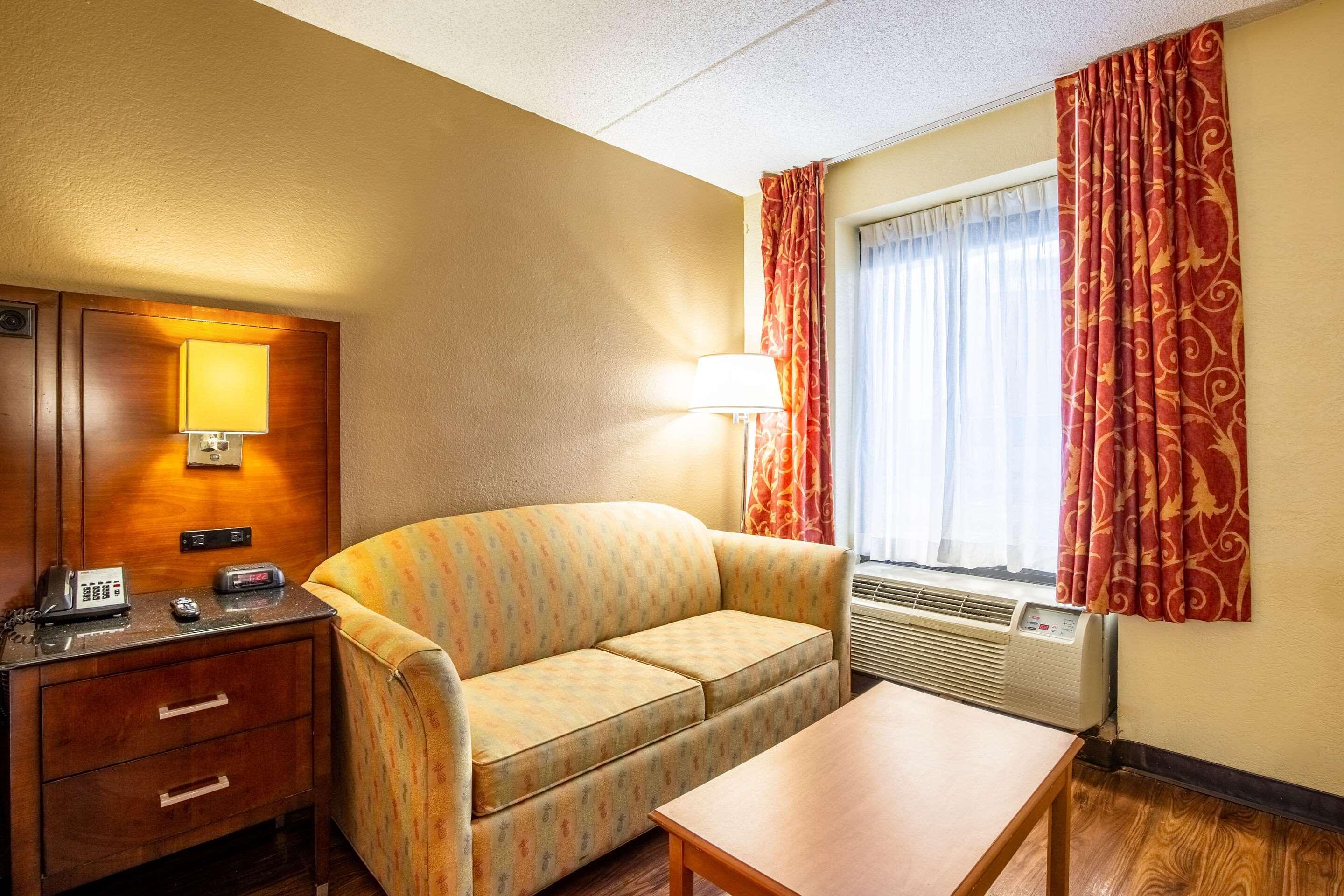 Econo Lodge Naval Station Norfolk Eksteriør billede