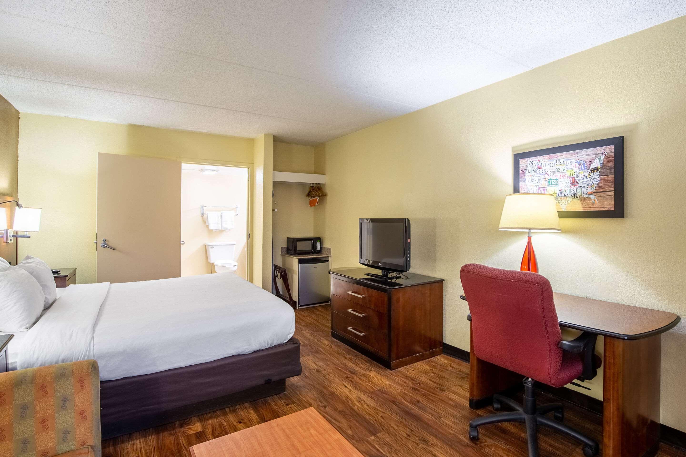 Econo Lodge Naval Station Norfolk Eksteriør billede