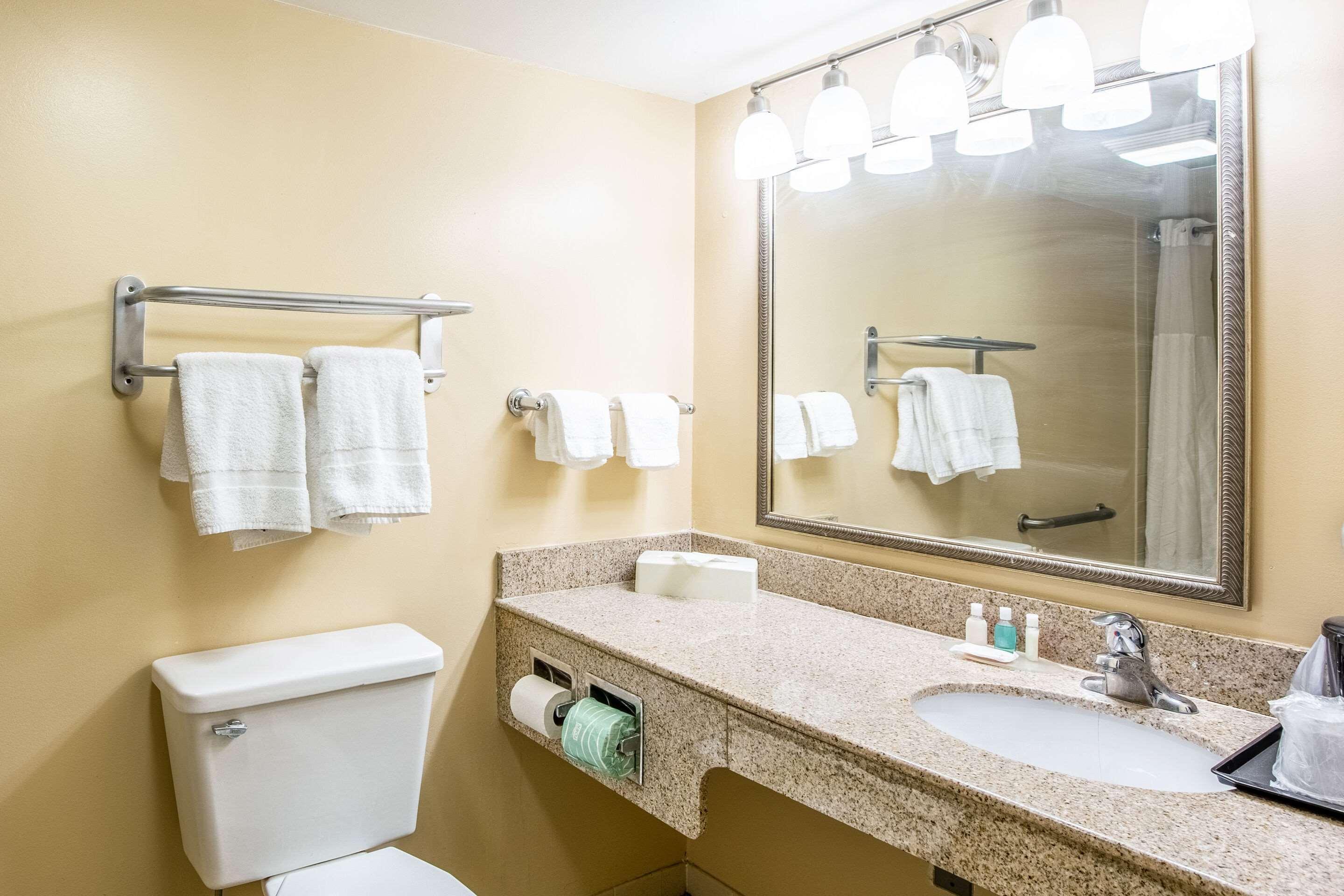 Econo Lodge Naval Station Norfolk Eksteriør billede