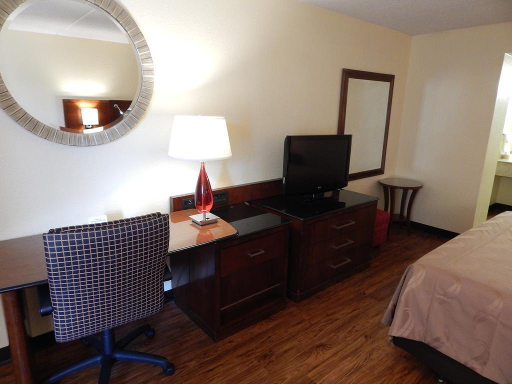 Econo Lodge Naval Station Norfolk Eksteriør billede