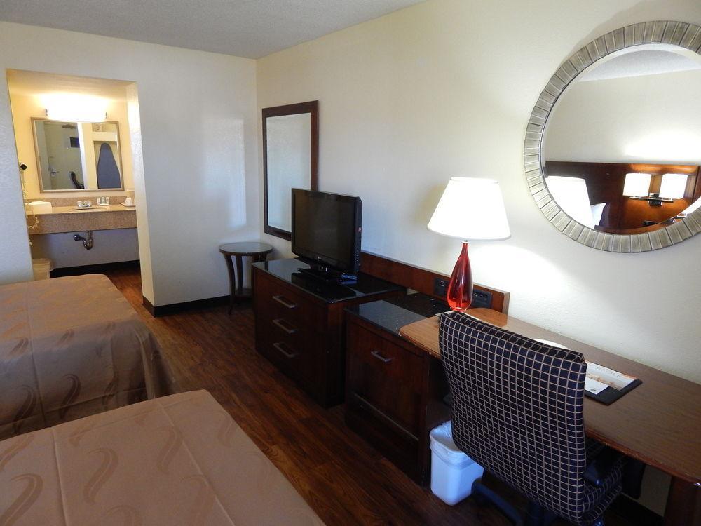 Econo Lodge Naval Station Norfolk Eksteriør billede