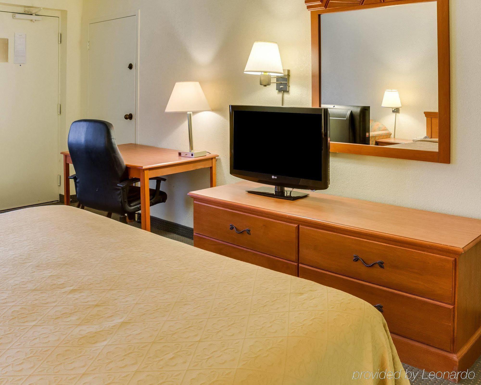 Econo Lodge Naval Station Norfolk Eksteriør billede