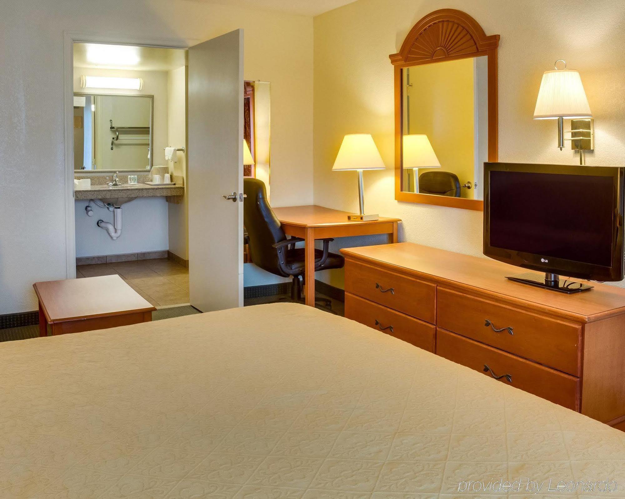 Econo Lodge Naval Station Norfolk Eksteriør billede