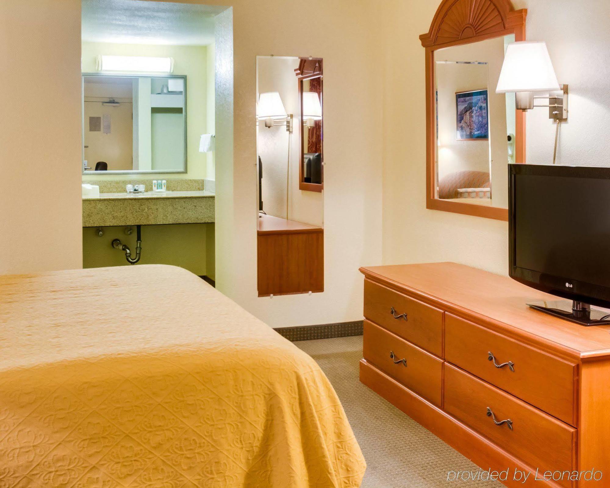 Econo Lodge Naval Station Norfolk Eksteriør billede