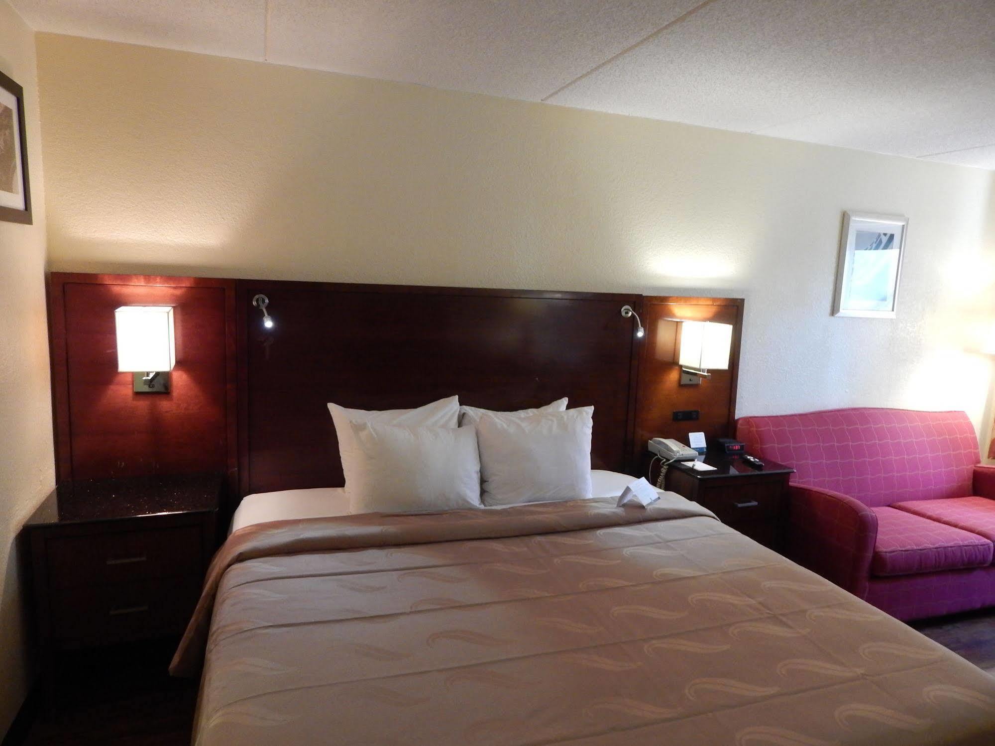 Econo Lodge Naval Station Norfolk Eksteriør billede